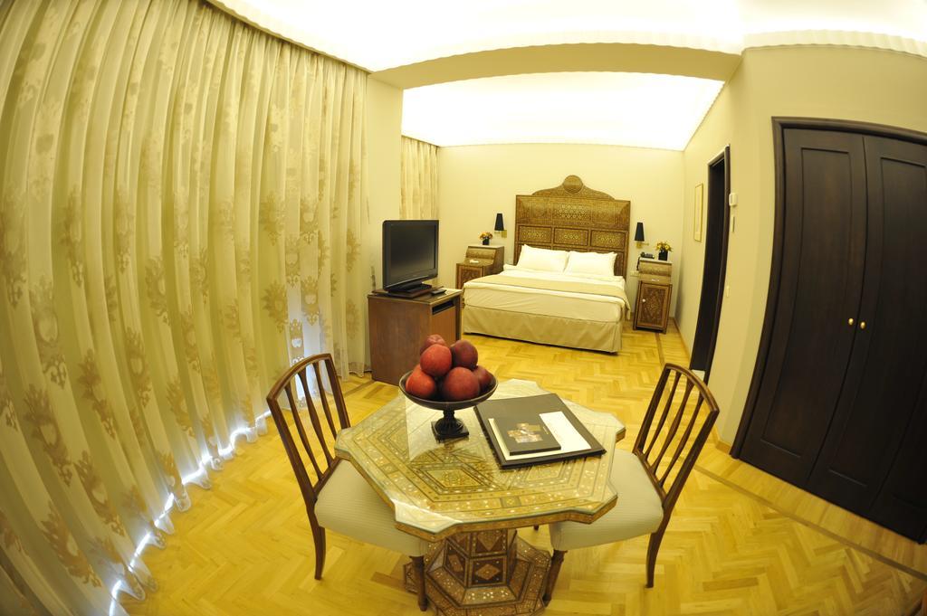 Warwick Palm Beach Hotel Beirut Exterior foto